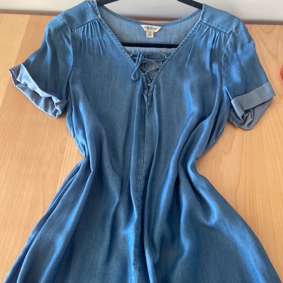 Lucky Brand jean dress. Super comfortable and light. worn once, great condition - Picture 10 of 10